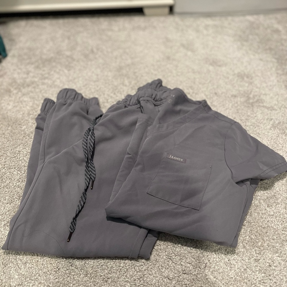 JAANUU Grey Scrub Set Small Top + Small Petite Joggers VGUC